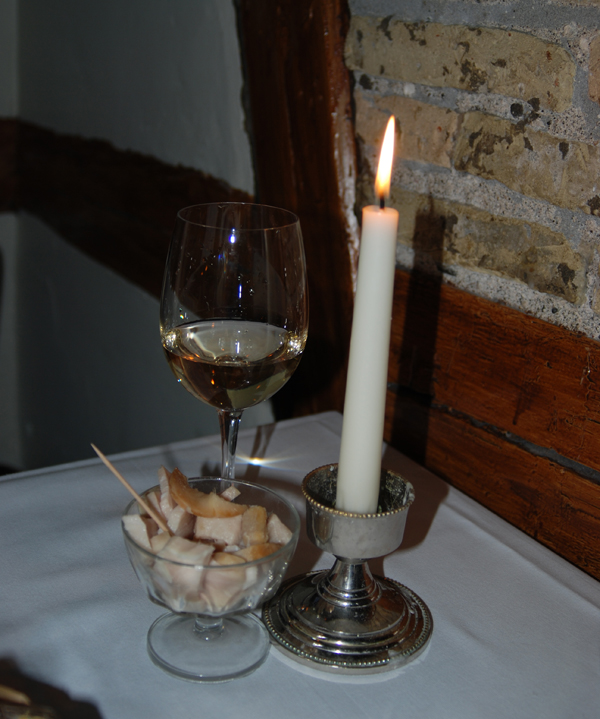 Isländskt snacks - syrad haj. 