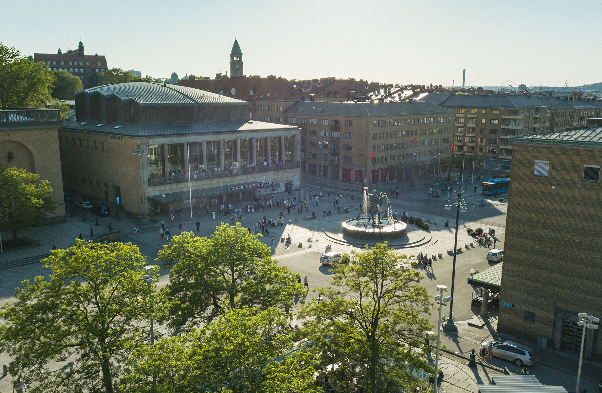 Konserthuset vid Götaplatsen i vackert sommarljus.
