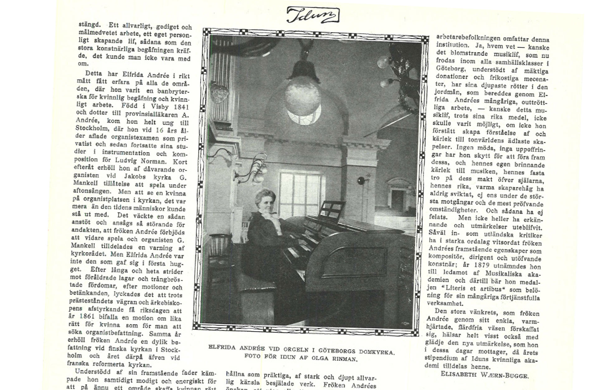 Faksimil ur tidningen IDUN 6 feb 1908. Alfrida Endrée sitter vid domkyrkoorgeln.